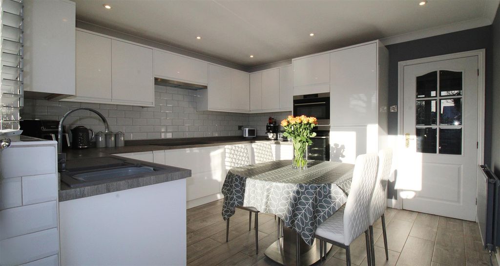 Property photo 2 of 19 Kitchen / Diner