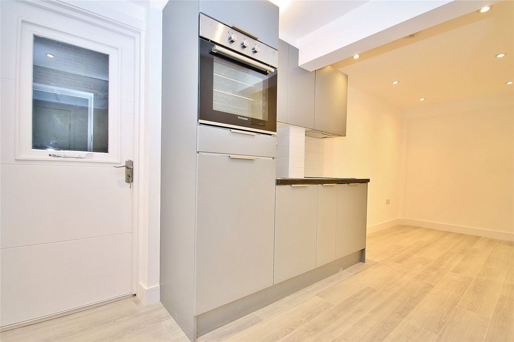 Property photo 2 of 5 Picture No. 12