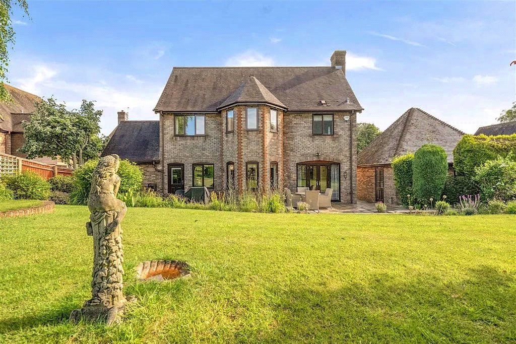 Property photo 2 of 32 Picture No. 37