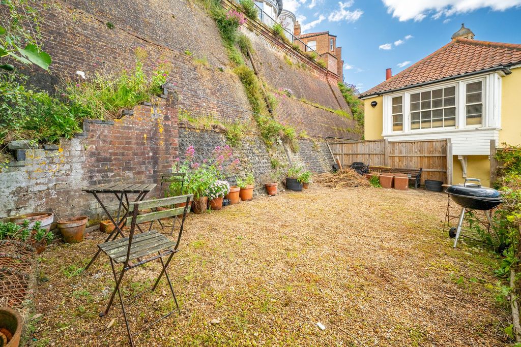 Property photo 2 of 7