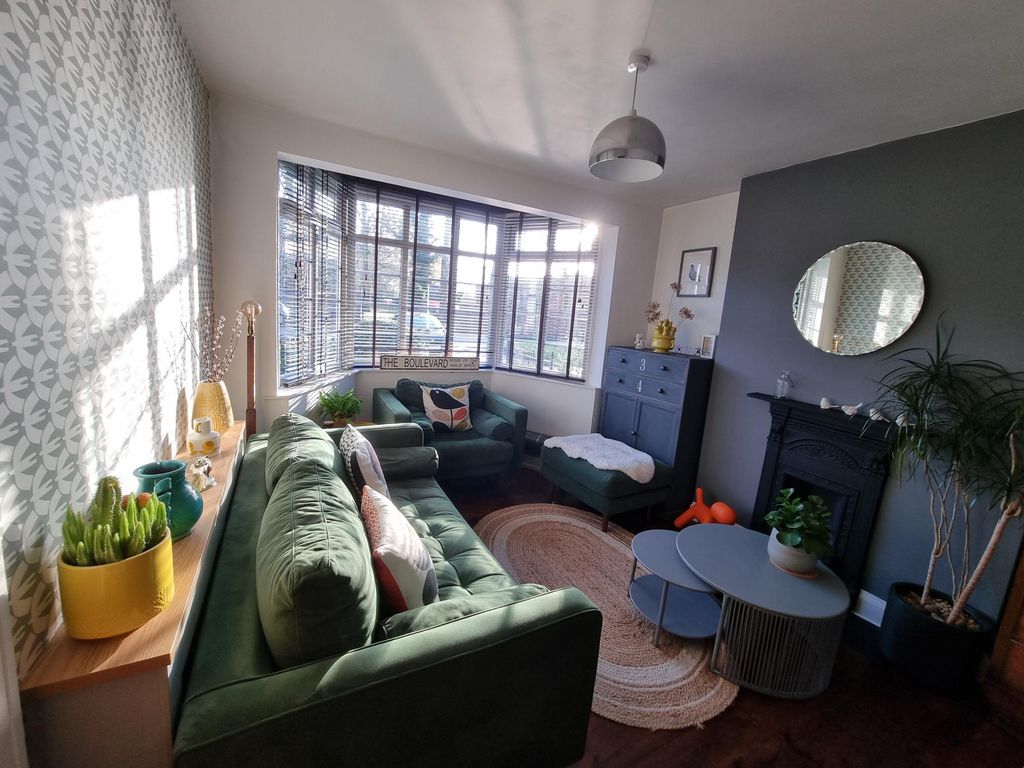 Property photo 3 of 22 Lounge