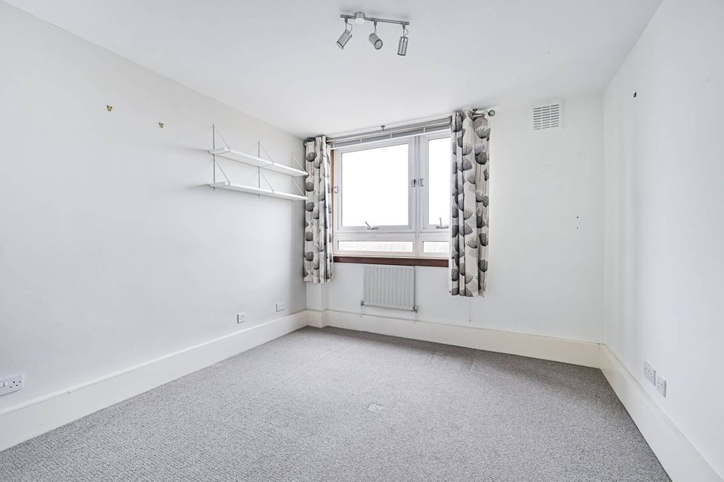Property photo 3 of 6