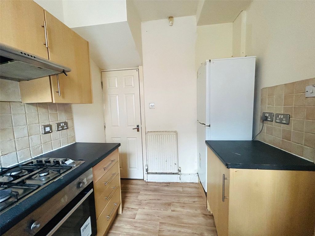 Property photo 3 of 11 Kitchen