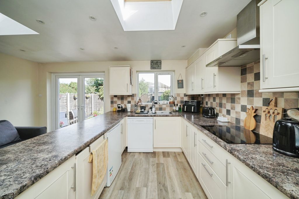 Property photo 3 of 20 Kitchen/Diner