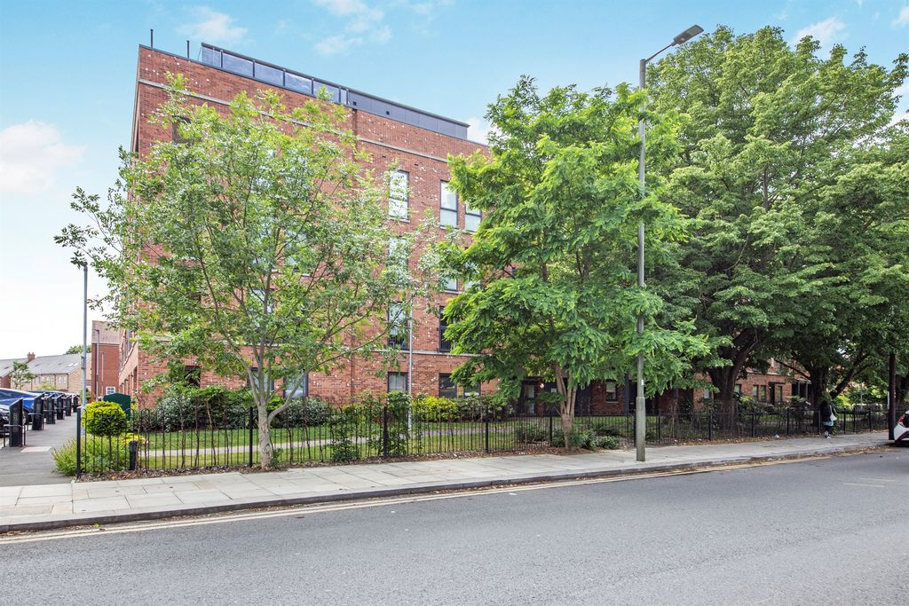 Property photo 1 of 11