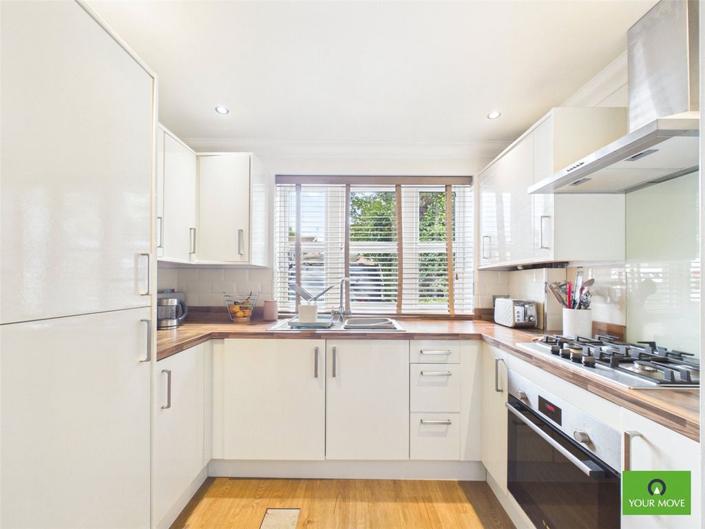Property photo 3 of 7 Kitchen