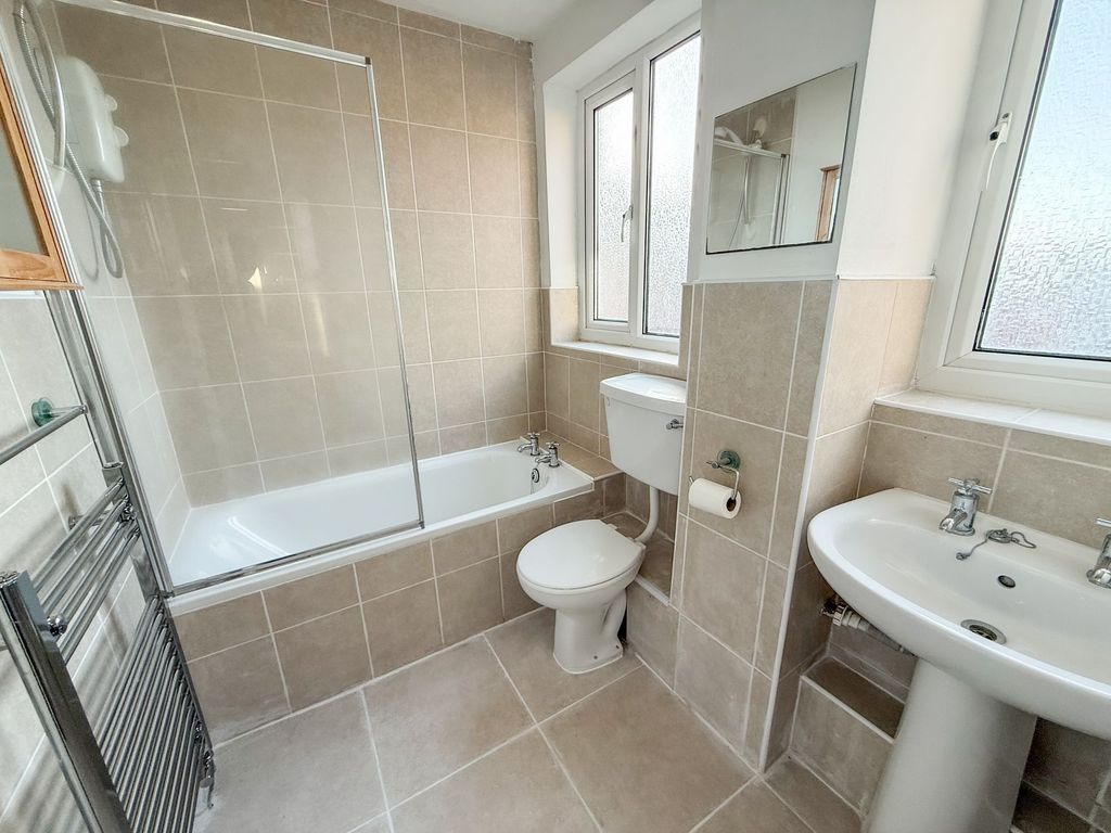 Property photo 3 of 8 Bathroom