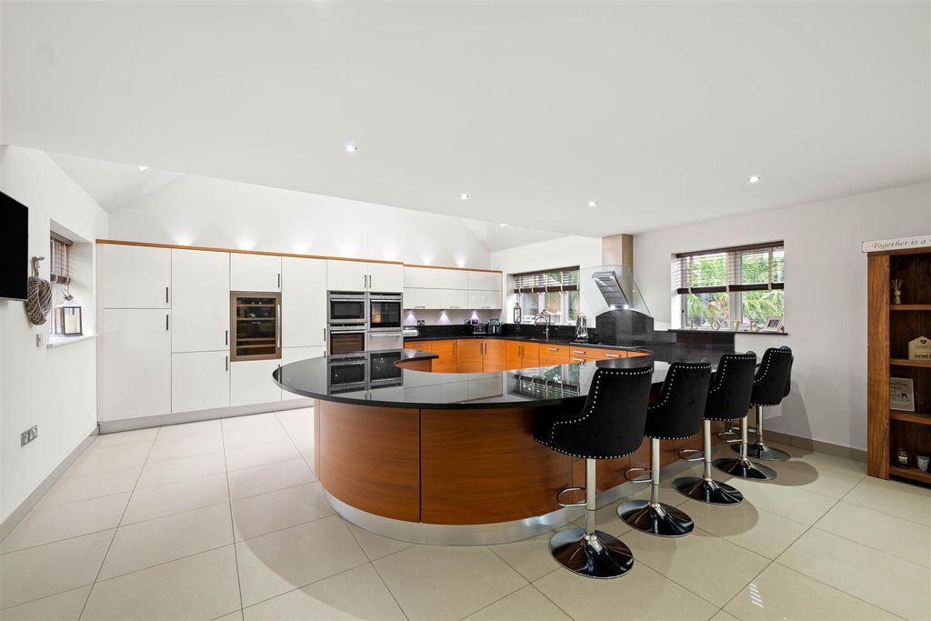 Property photo 2 of 43 32.Jpg