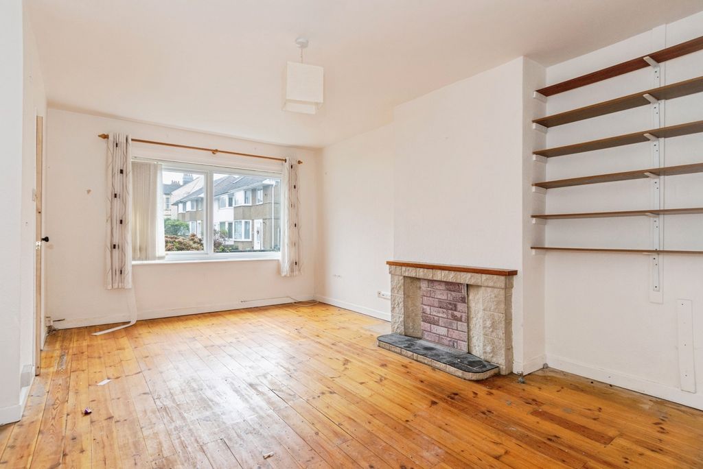 Property photo 2 of 16 Living Room1