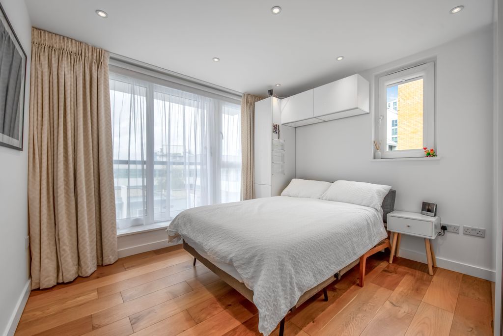 Property photo 2 of 17 Master Bedroom