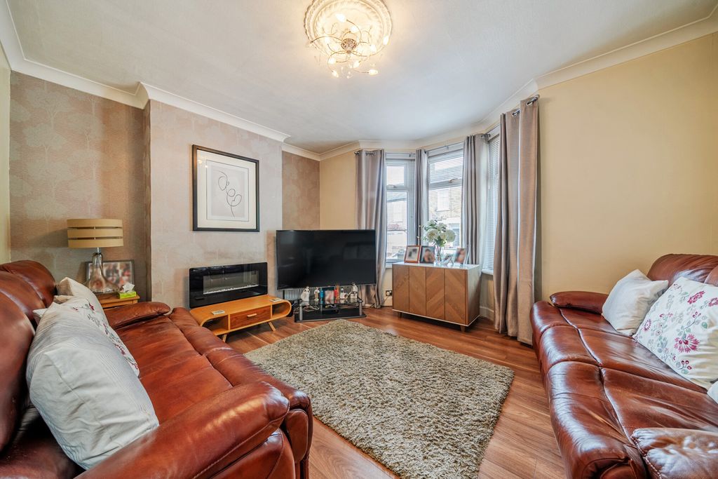 Property photo 2 of 19 1459363-18-6A049d...