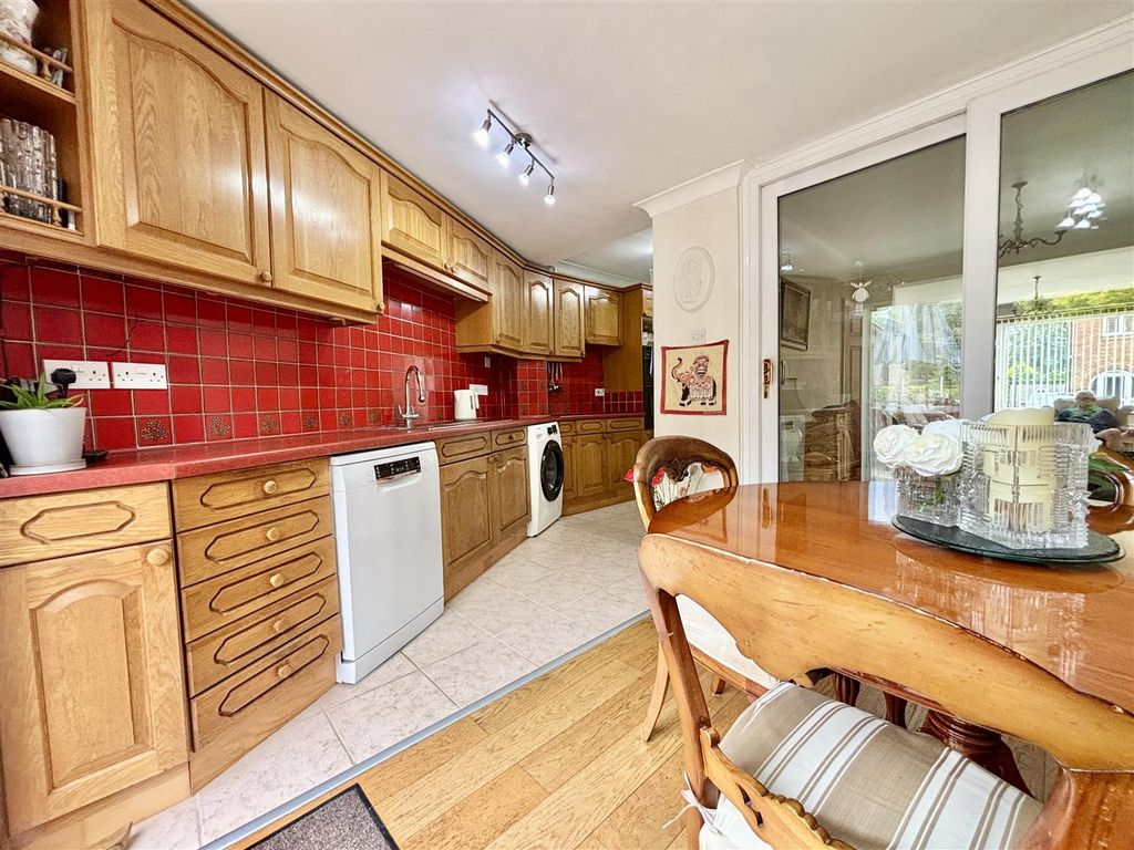 Property photo 2 of 26 Kitchen/Diner