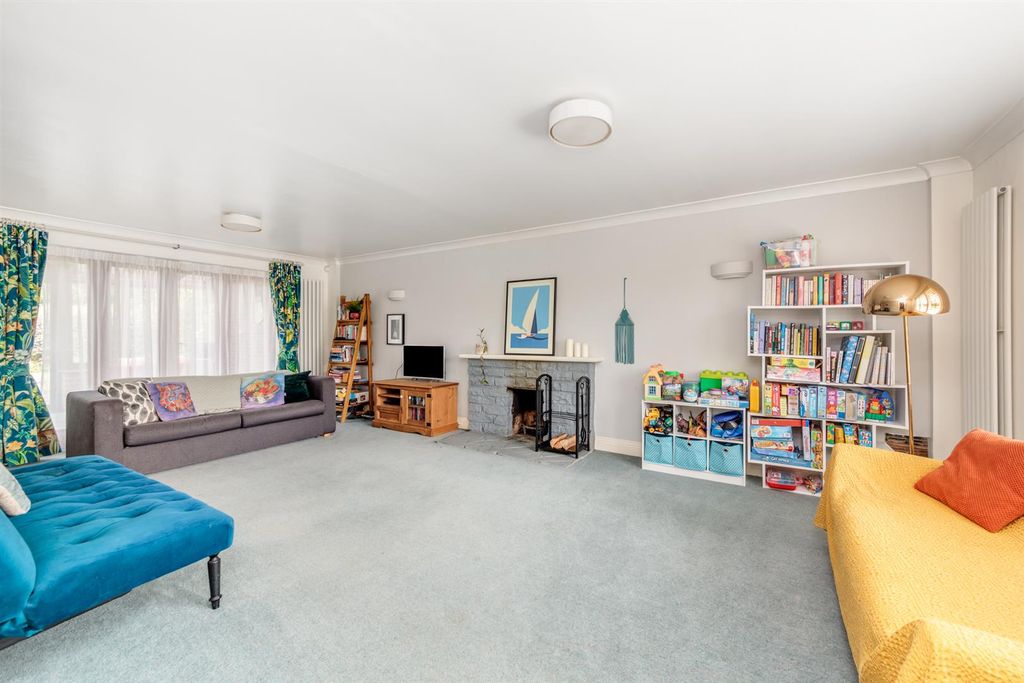 Property photo 3 of 26 Saxonbury House, 3 Coopers Row, Five Ash Down Web-
