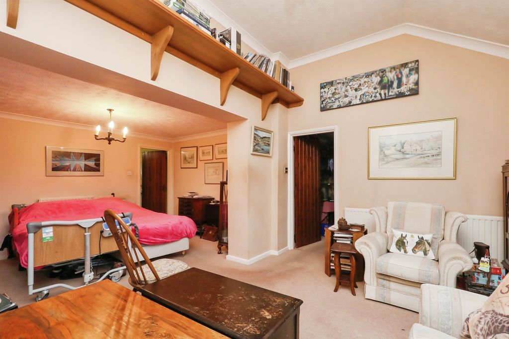 Property photo 3 of 17