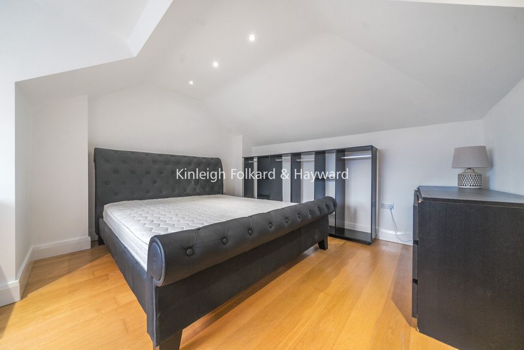 Property photo 3 of 17 Bedroom