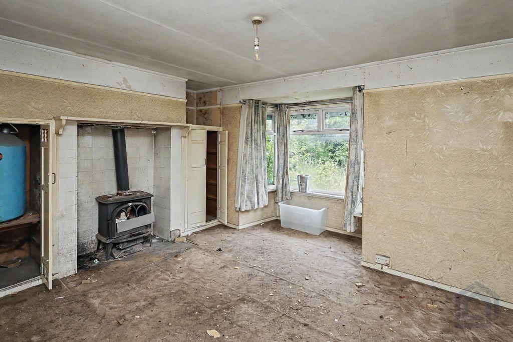 Property photo 2 of 23