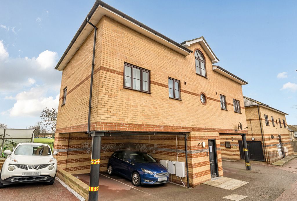 Property photo 2 of 9 1402966-2-6973792...