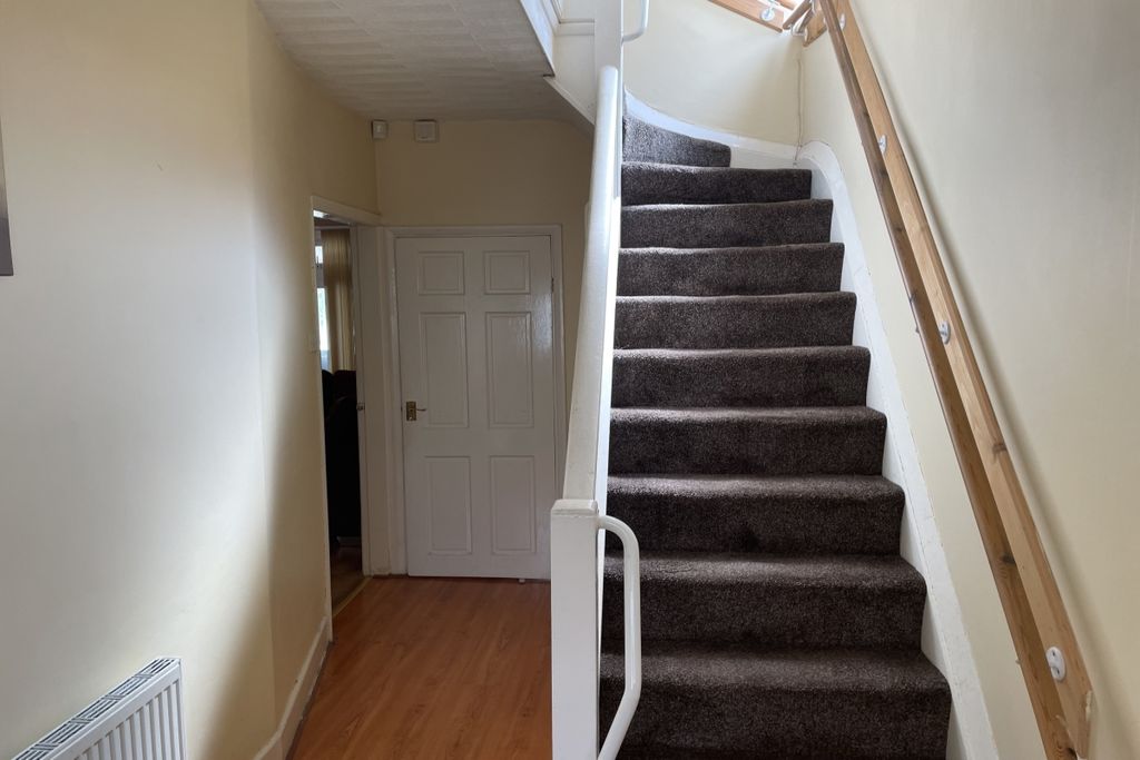 Property photo 2 of 16 Entrance Hall