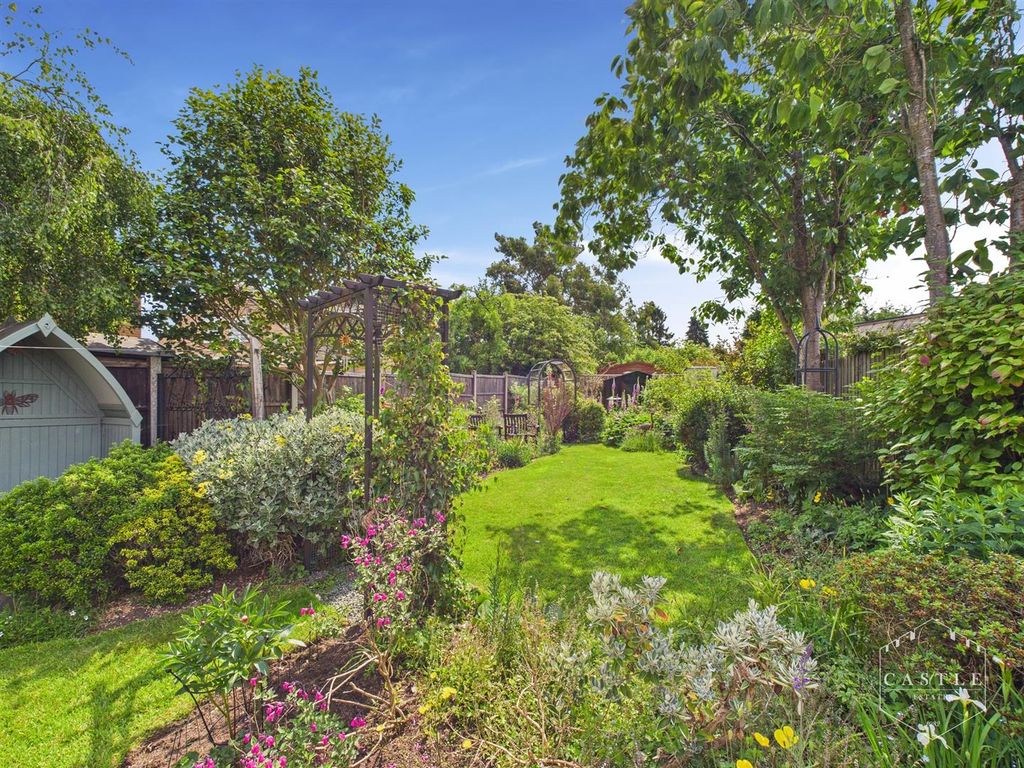 Property photo 2 of 19 Outside