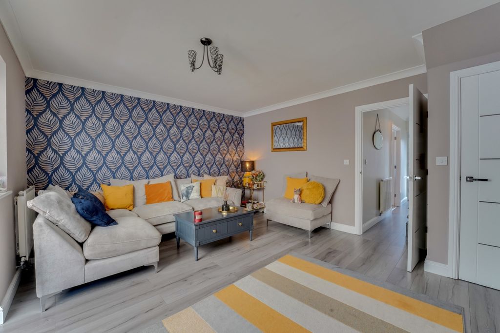 Property photo 1 of 12 Lounge