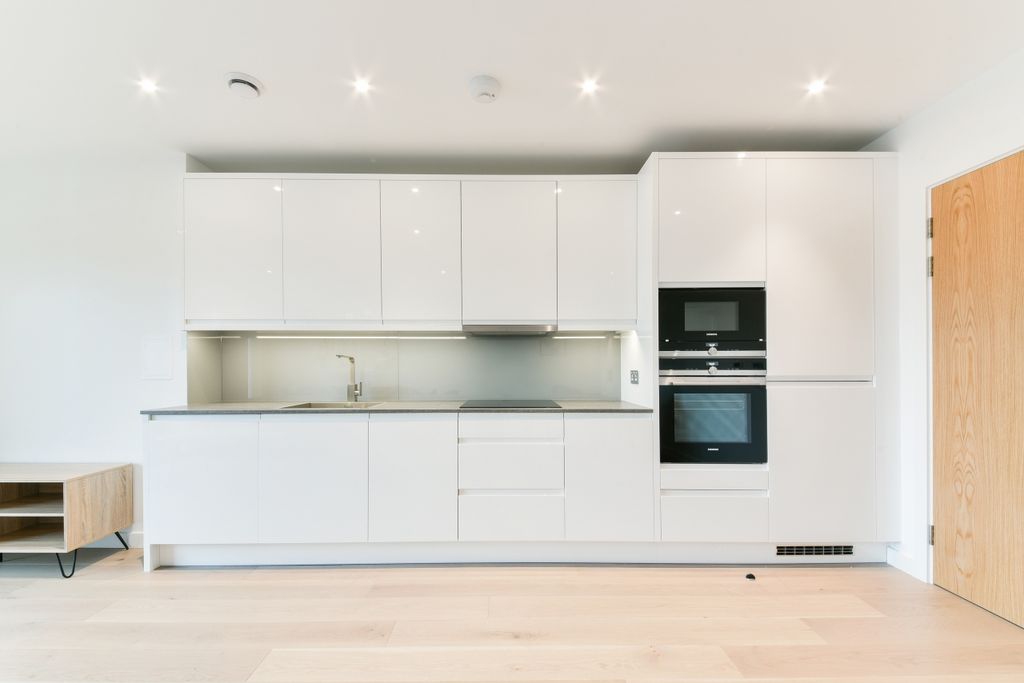 Property photo 3 of 9 Kitchen