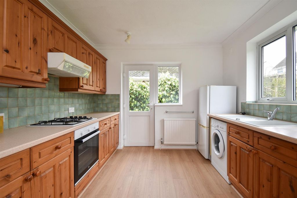 Property photo 2 of 19 Kitchen (2).Jpg