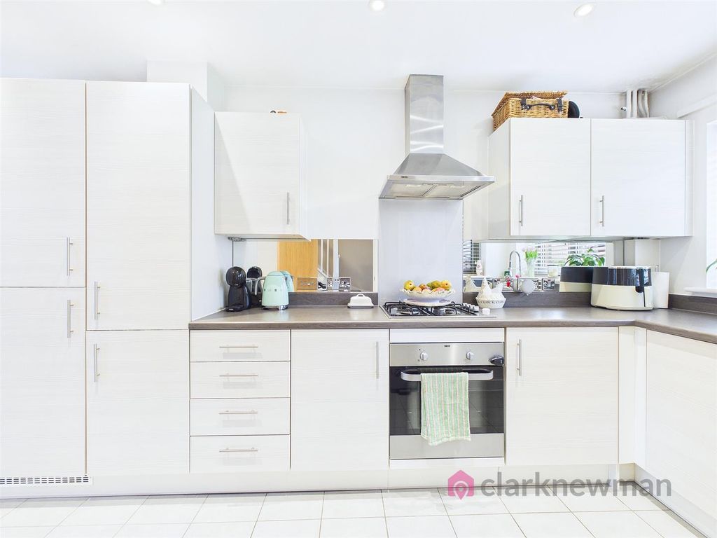 Property photo 3 of 13 Kitchen