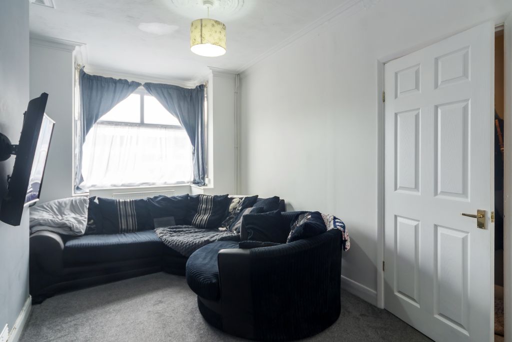 Property photo 2 of 39