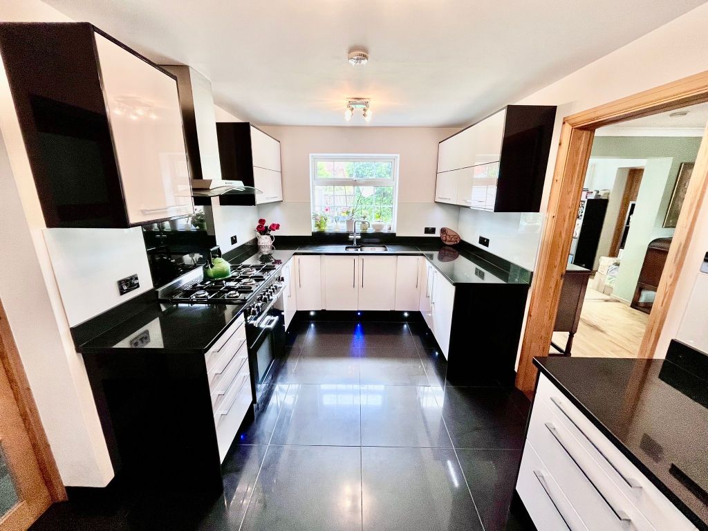 Property photo 2 of 32