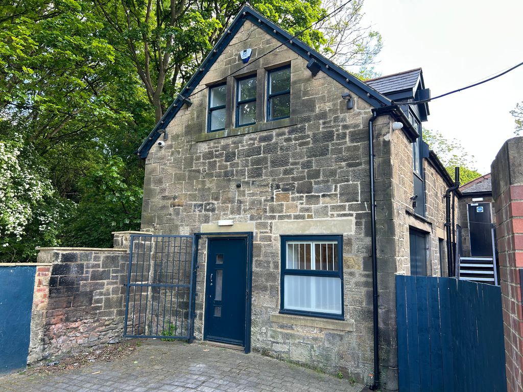 Property photo 1 of 4