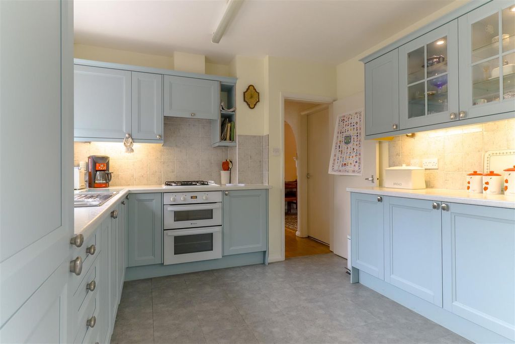Property photo 2 of 28