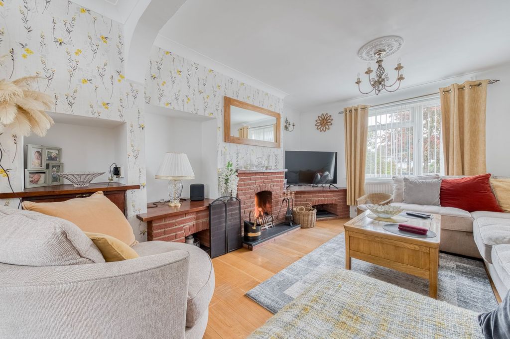 Property photo 2 of 20