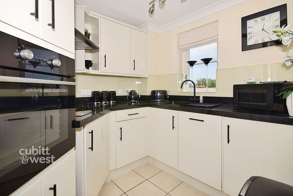 Property photo 3 of 13 8