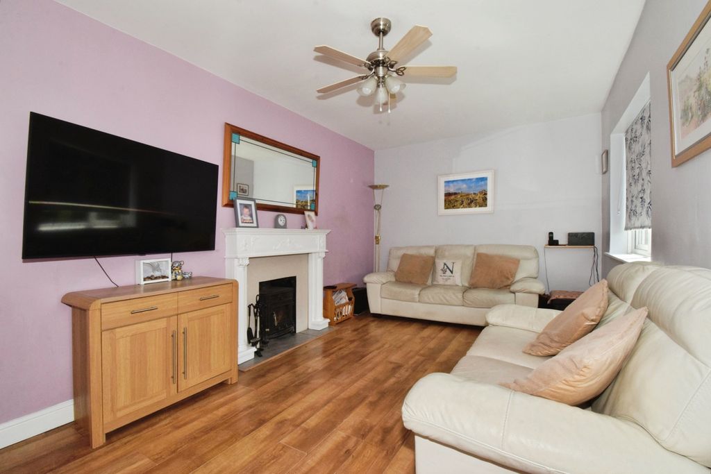 Property photo 3 of 17 Pbox-Img.Jpg