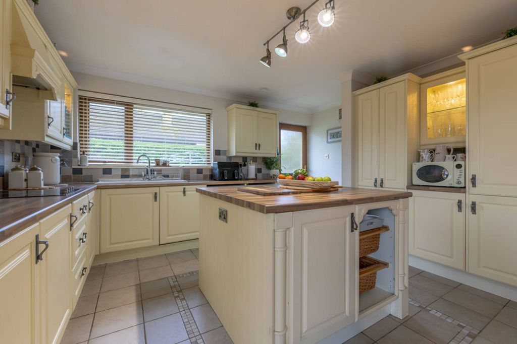 Property photo 3 of 27