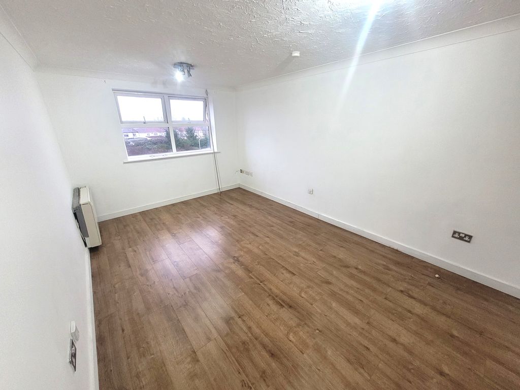 Property photo 3 of 6 Balcony