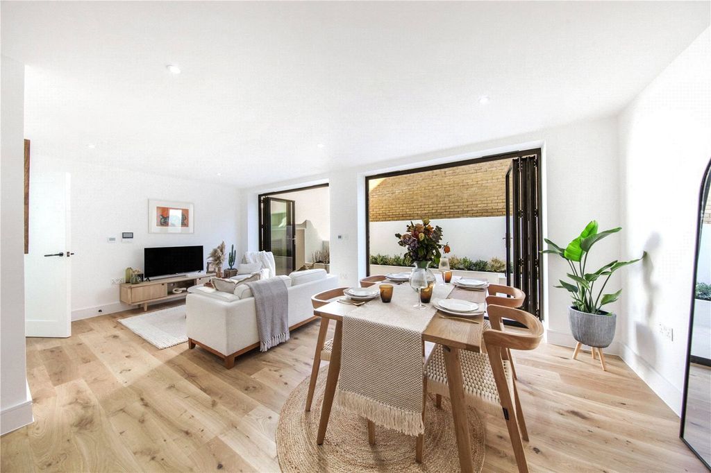 Property photo 2 of 21 Picture No. 10