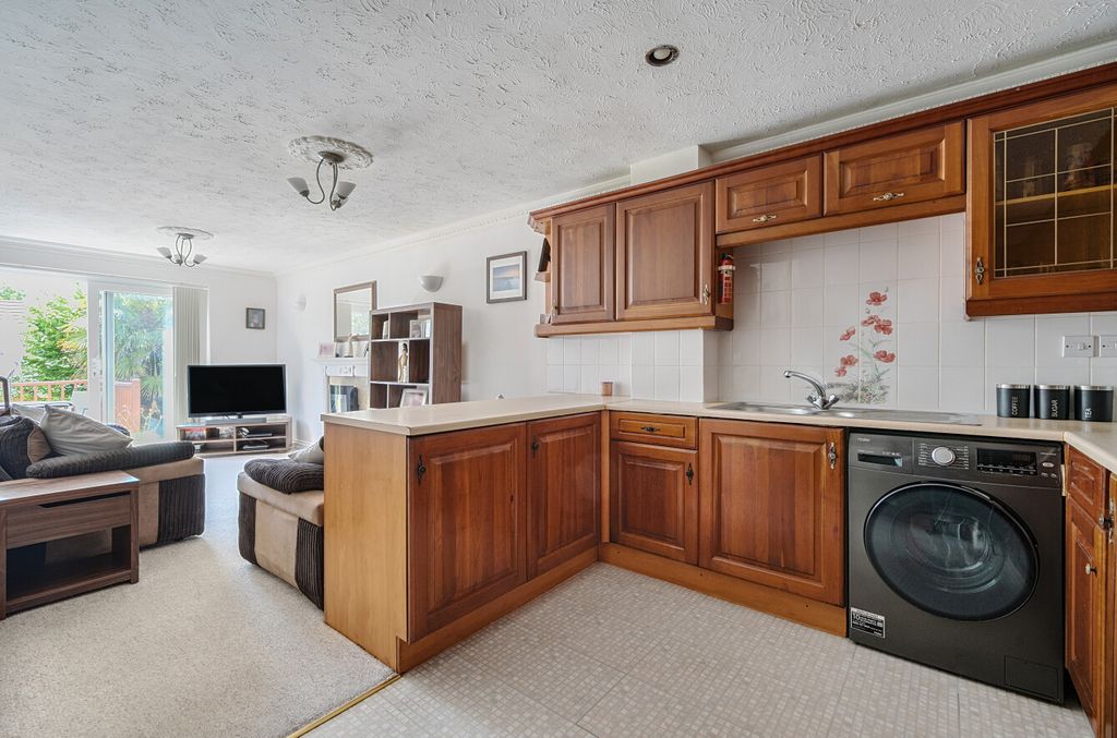 Property photo 2 of 20 2 - 1301844-6-683Df3d...