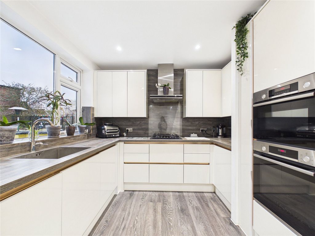 Property photo 2 of 25 Picture No. 10