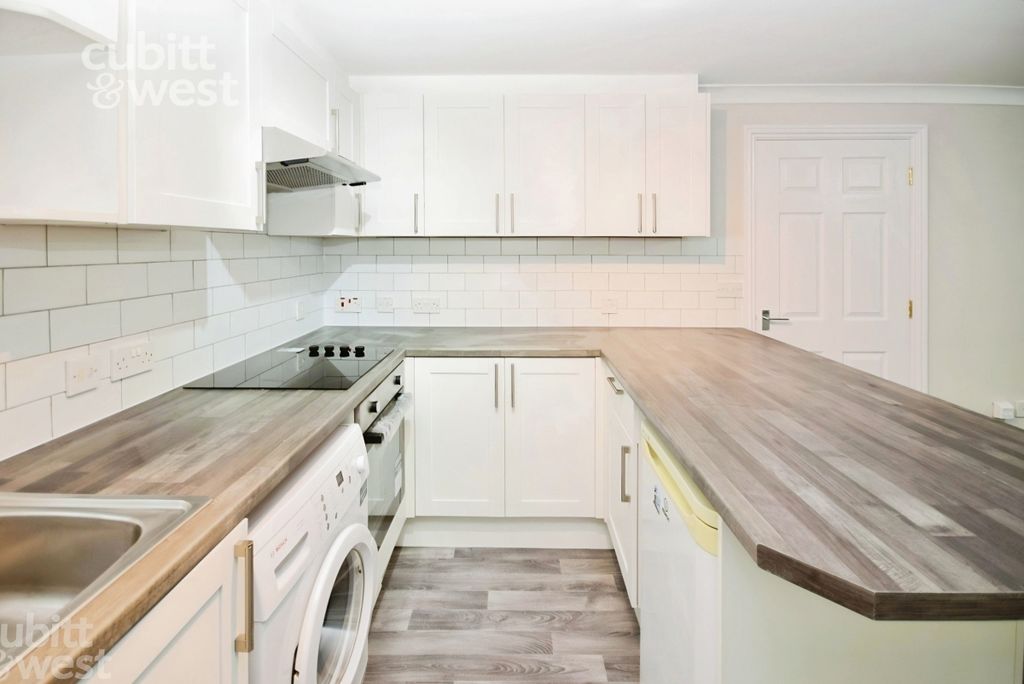Property photo 2 of 10 Kitchen