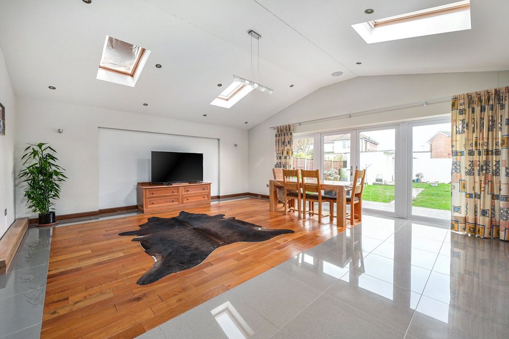 Property photo 1 of 16 Picture No. 02