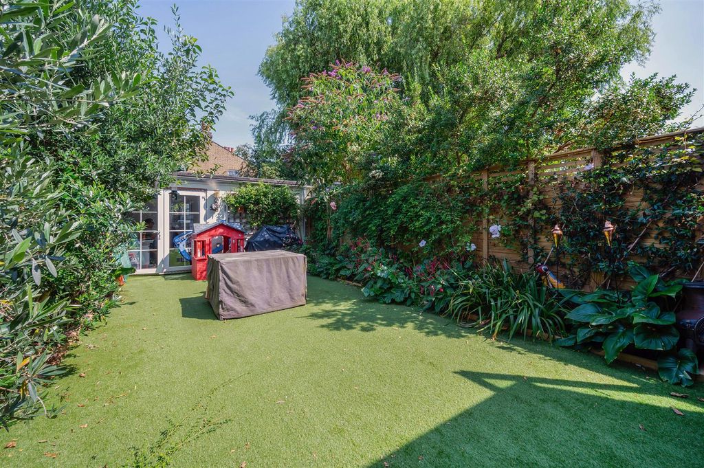 Property photo 3 of 11 Garden