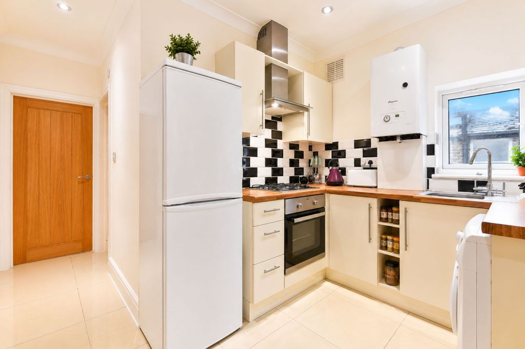 Property photo 2 of 8