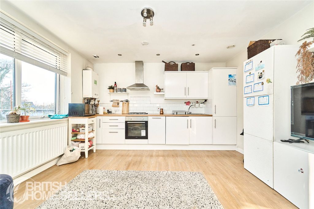 Property photo 3 of 18 Picture No. 14