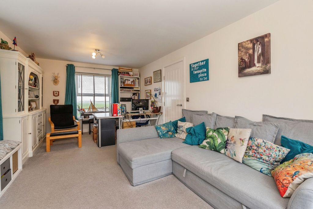 Property photo 2 of 18 Living Room