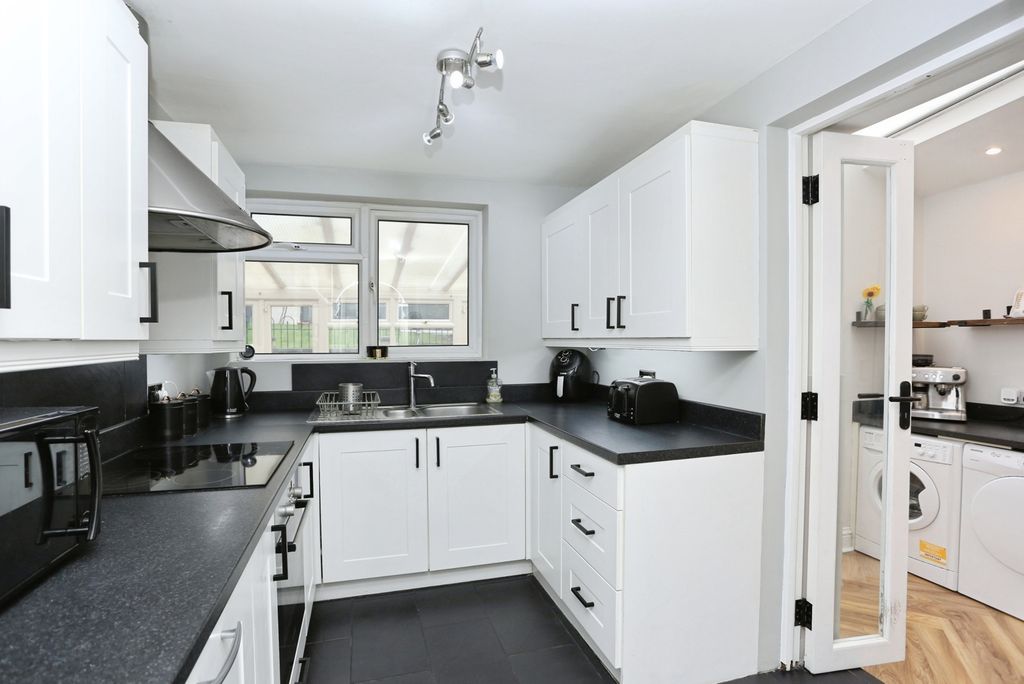 Property photo 3 of 14 Kitchen