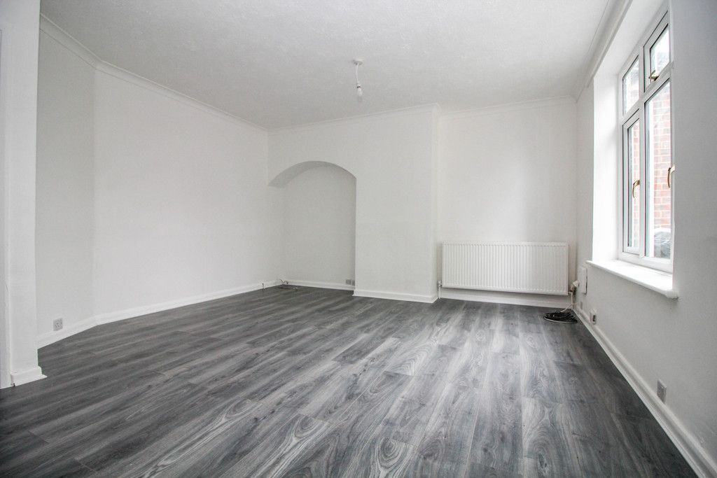 Property photo 3 of 15 1024Px.2395929__1682696128-3975-Lounge