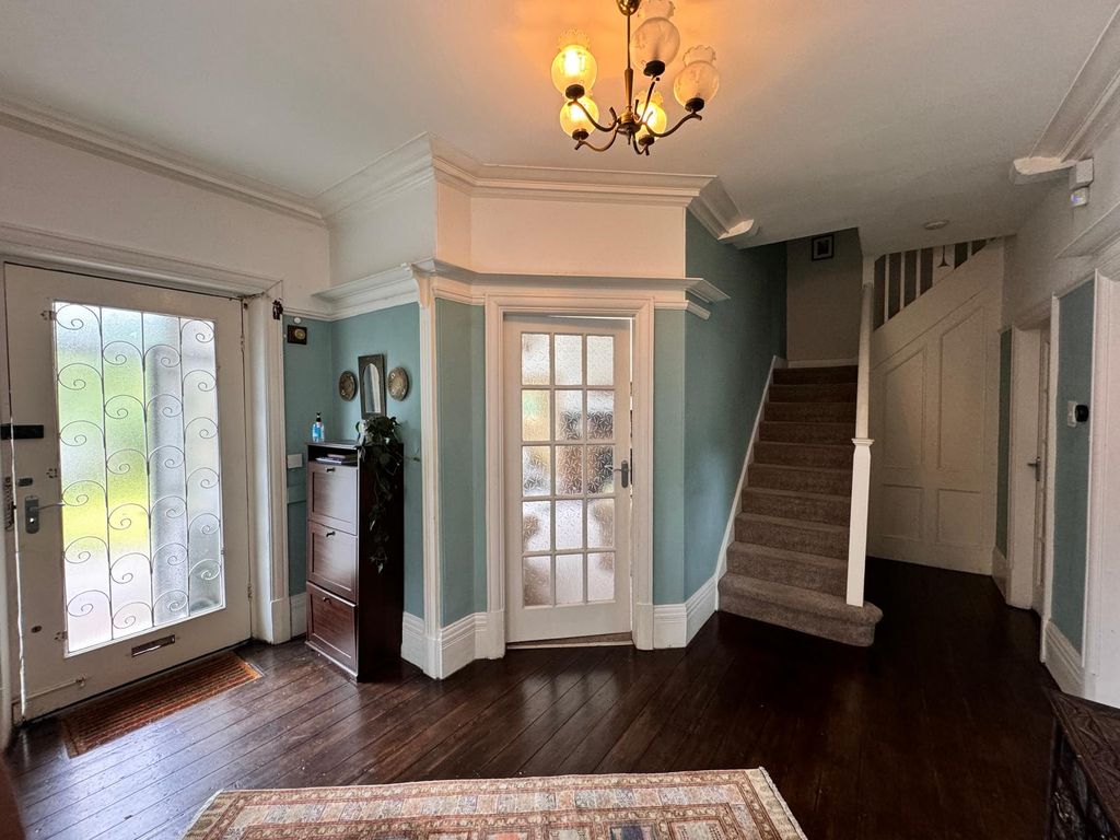 Property photo 3 of 37 Entrance Hall