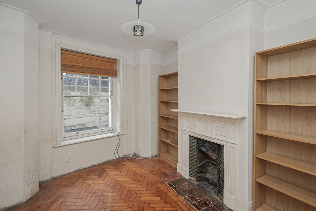 Property photo 2 of 12 Flat 25, Furnival Mansions, Wells Street, Soho, London W1T 3Pl