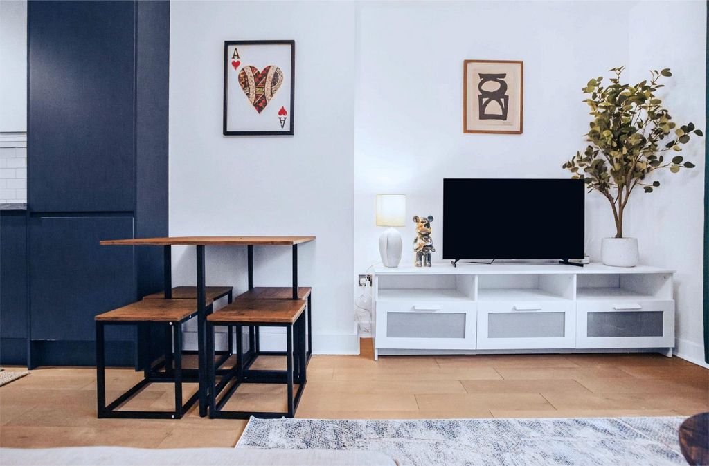 Property photo 1 of 13 Photo 14